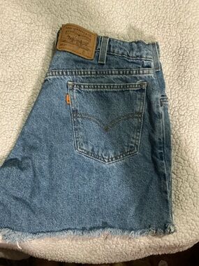Levi’s 550 Cut Off Denim Shorts Relaxed Fit High Rise Size 32